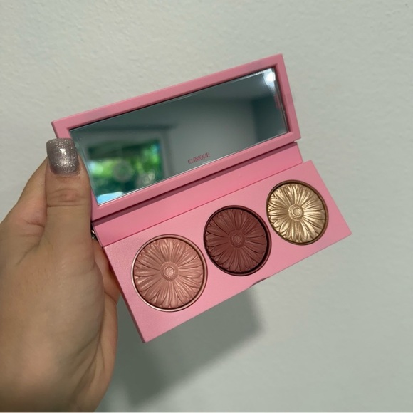 Clinique x Drawbertson Good To Glow Palette Blush & Highlighter - Picture 4 of 5